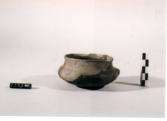 TAZZA - CULTURA TOMBE A FOSSA (SECC. IX/VIII A.C)