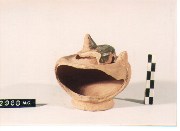 PISSIDE STAMNOIDE CON COPERCHIO (Seconda metà SEC. IV A.C)