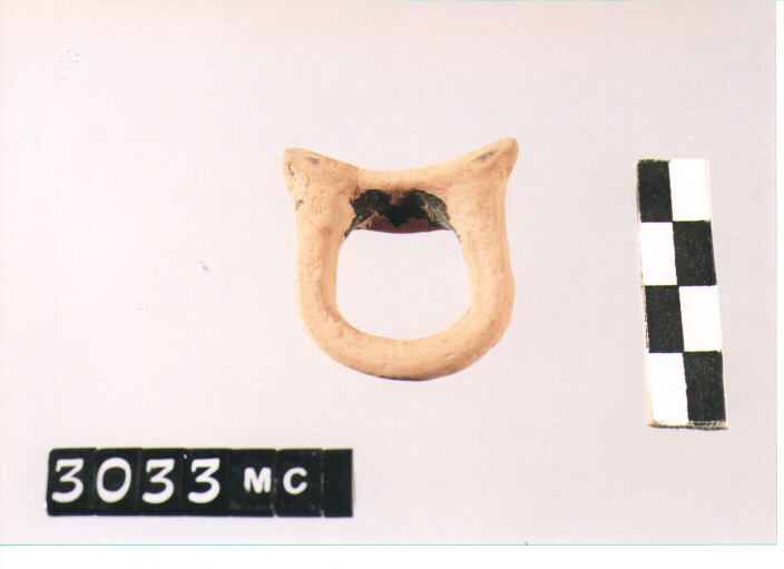 skyphos/ ansa (secc. IV/ III a.C)