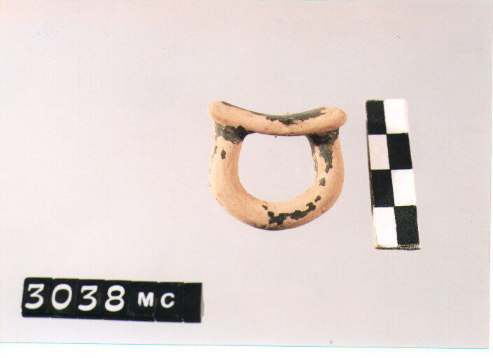 skyphos/ ansa (secc. IV/ III a.C)