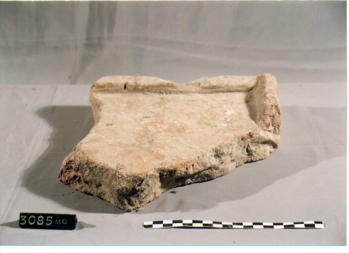 tegola/ frammento (secc. IV/ III a.C)