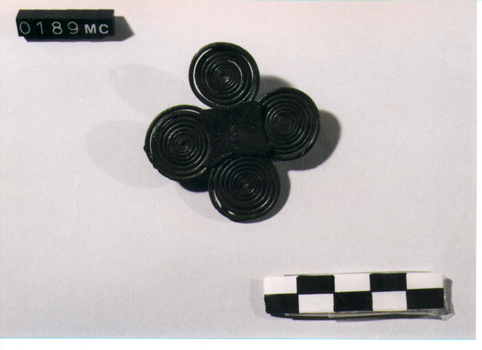 FIBULA A QUATTRO SPIRALI, DE LA GENIERE, TIPO TORANO - CULTURA TOMBE A FOSSA (SECC. IX/VIII A.C)