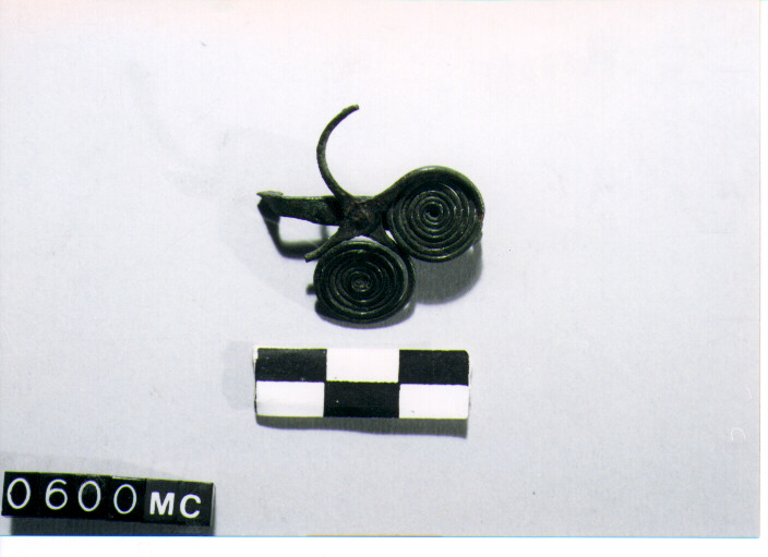 FIBULA A QUATTRO SPIRALI - CULTURA TOMBE A FOSSA (SECC. IX/VIII A.C)