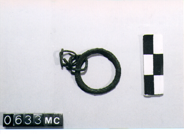 ANELLO DA SOSPENSIONE - CULTURA TOMBE A FOSSA (SECC. IX/VIII A.C)