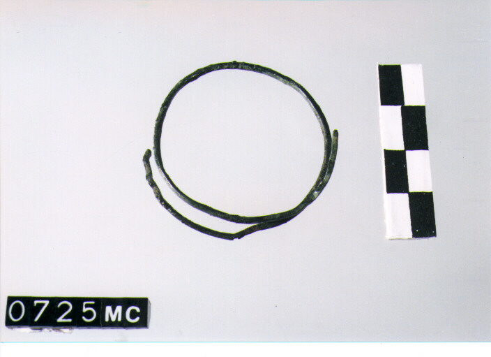 ARMILLA - CULTURA TOMBE A FOSSA (SECC. IX/VIII A.C)