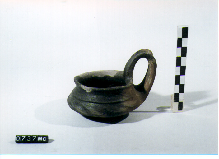 TAZZA - CULTURA TOMBE A FOSSA (SECC. IX/VIII A.C)