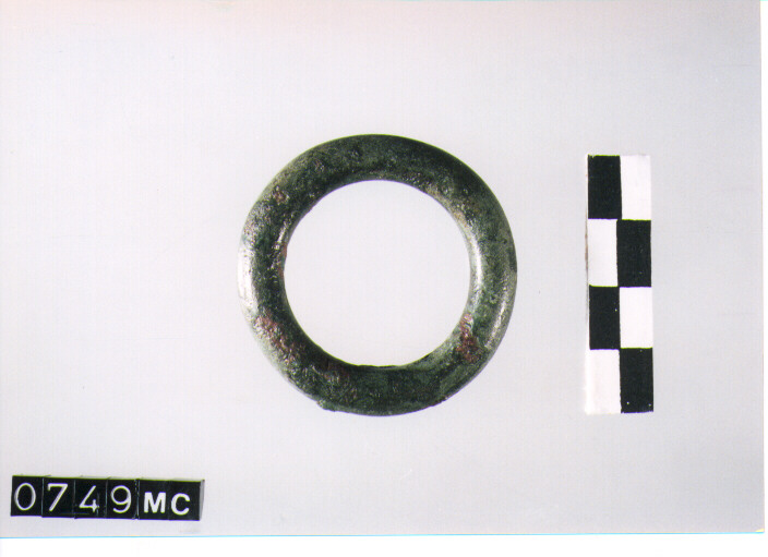 ANELLO DA SOSPENSIONE - CULTURA TOMBE A FOSSA (SECC. IX/VIII A.C)