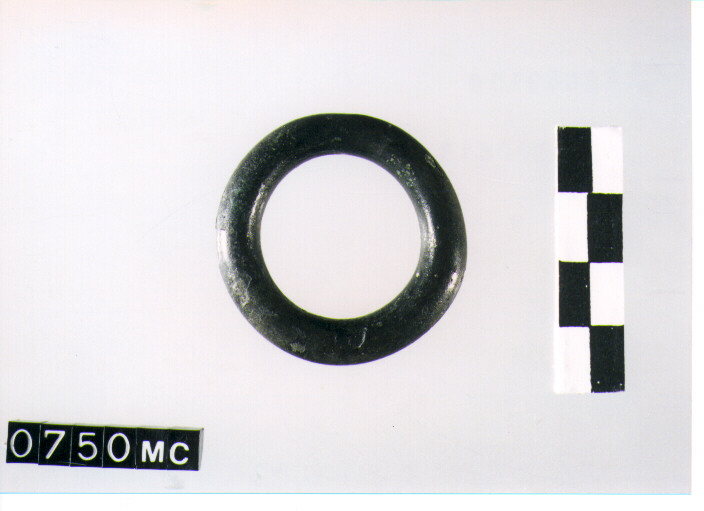 ANELLO DA SOSPENSIONE - CULTURA TOMBE A FOSSA (SECC. IX/VIII A.C)