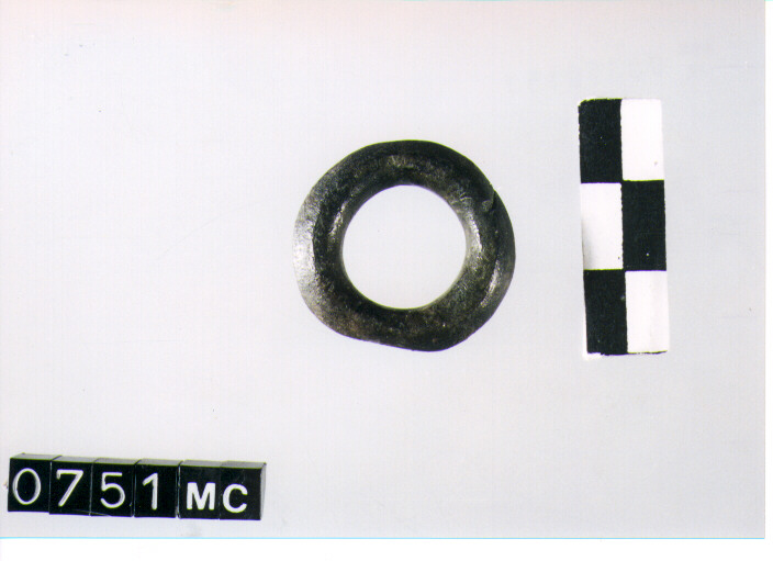 ANELLO DA SOSPENSIONE - CULTURA TOMBE A FOSSA (SECC. IX/VIII A.C)