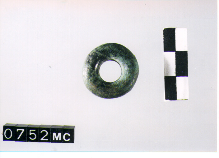 ANELLO DA SOSPENSIONE - CULTURA TOMBE A FOSSA (SECC. IX/VIII A.C)