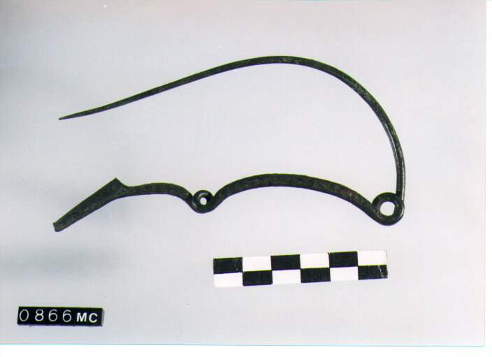 FIBULA SERPEGGIANTE - CULTURA TOMBE A FOSSA (SECC. IX/VIII A.C)