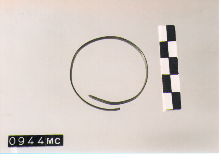 ARMILLA - CULTURA TOMBE A FOSSA (SECC. IX/VIII A.C)