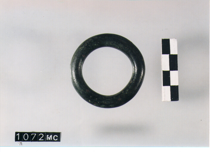 ANELLO DA SOSPENSIONE - CULTURA TOMBE A FOSSA (SECC. IX/VIII A.C)