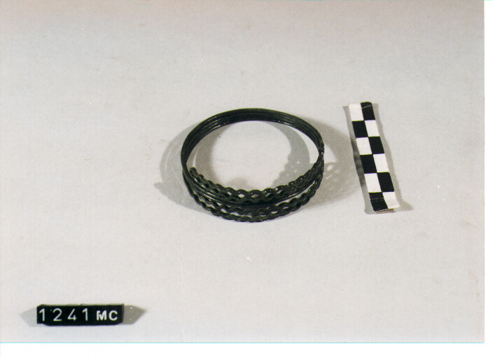 ARMILLA - CULTURA TOMBE A FOSSA (SECC. IX/VIII A.C)