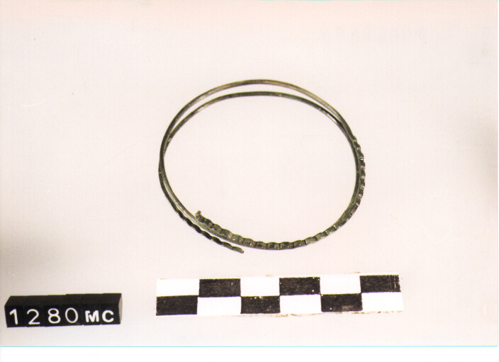 ARMILLA - CULTURA TOMBE A FOSSA (SECC. IX/VIII A.C)