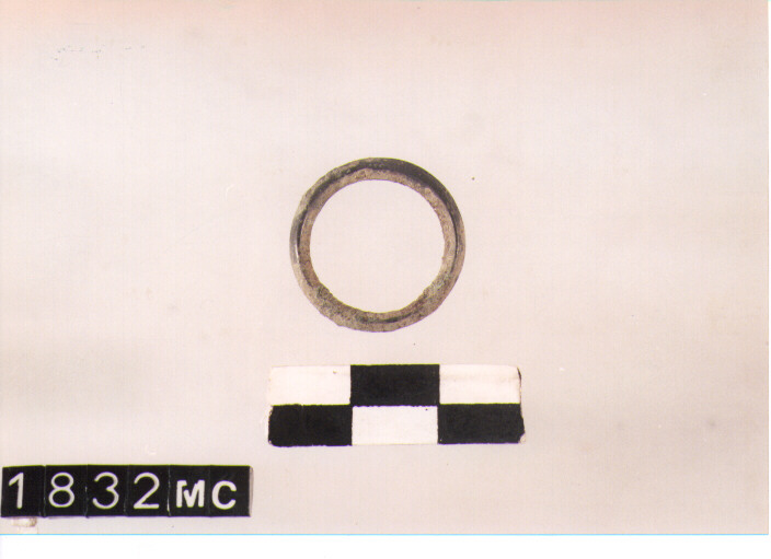 ANELLO DA SOSPENSIONE - CULTURA TOMBE A FOSSA (SECC. IX/VIII A.C)