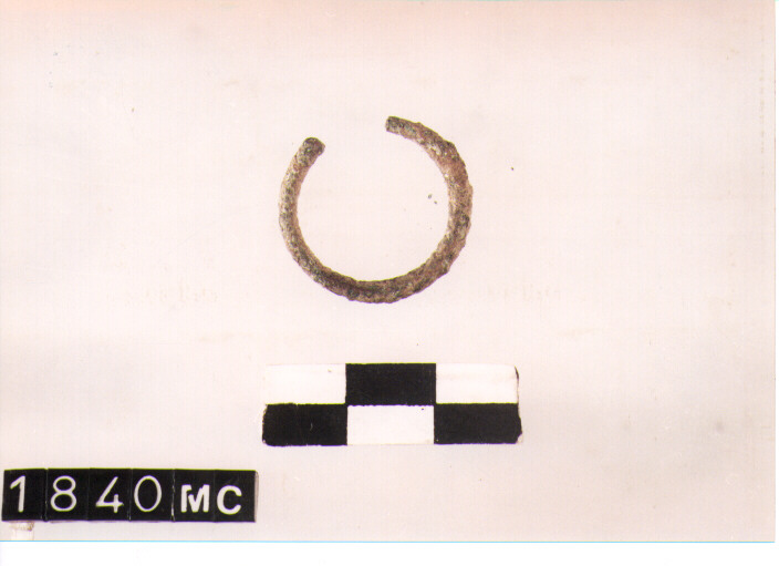 ANELLO DA SOSPENSIONE - CULTURA TOMBE A FOSSA (SECC. IX/VIII A.C)