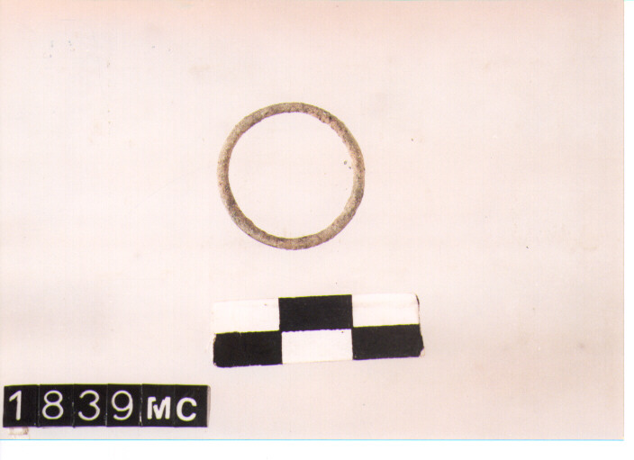 ANELLO DA SOSPENSIONE - CULTURA TOMBE A FOSSA (SECC. IX/VIII A.C)