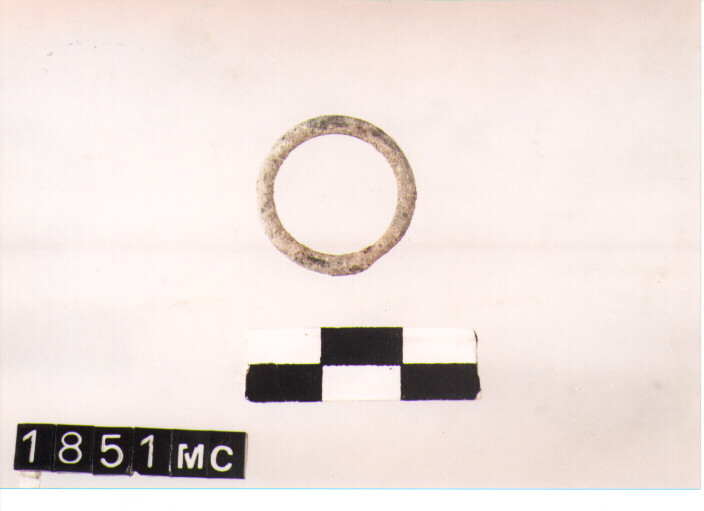 ANELLO DA SOSPENSIONE - CULTURA TOMBE A FOSSA (SECC. IX/VIII A.C)