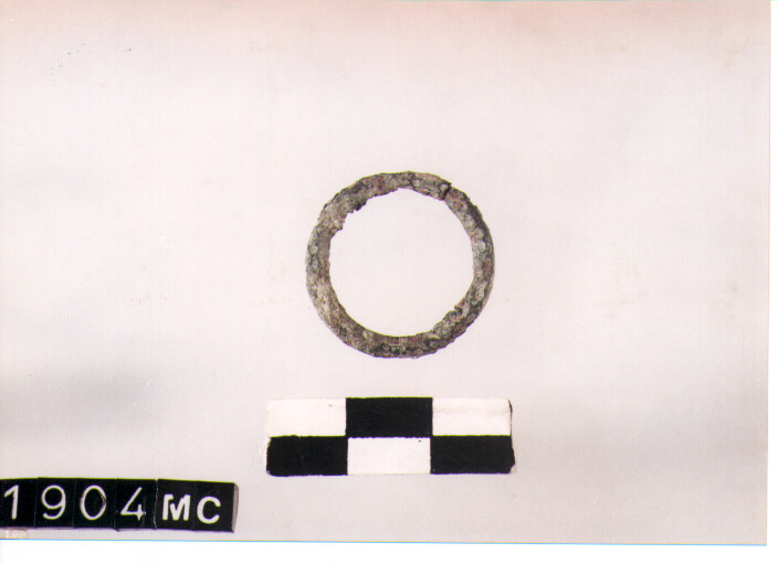 ANELLO DA SOSPENSIONE - CULTURA TOMBE A FOSSA (SECC. IX/VIII A.C)