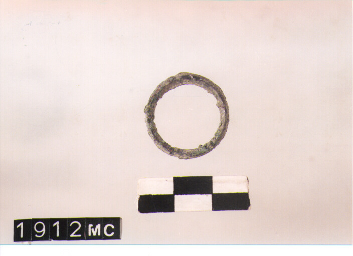 ANELLO DA SOSPENSIONE - CULTURA TOMBE A FOSSA (SECC. IX/VIII A.C)