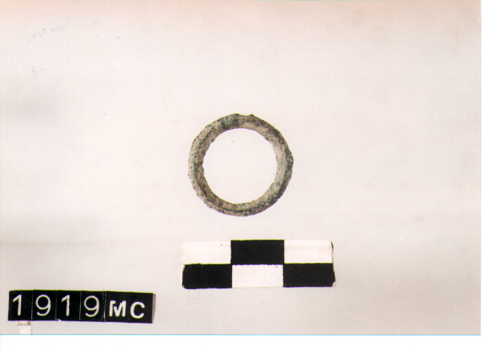 ANELLO DA SOSPENSIONE - CULTURA TOMBE A FOSSA (SECC. IX/VIII A.C)