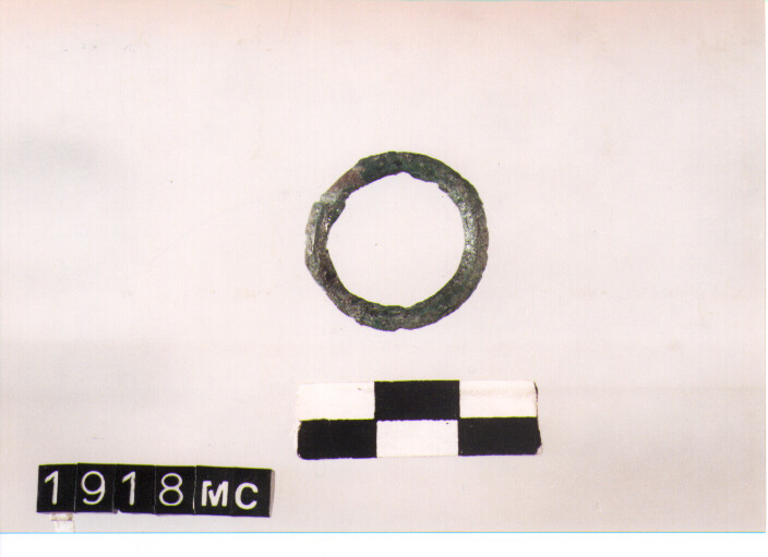 ANELLO DA SOSPENSIONE - CULTURA TOMBE A FOSSA (SECC. IX/VIII A.C)