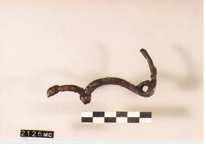 FIBULA SERPEGGIANTE A GOMITO - CULTURA TOMBE A FOSSA (SECC. IX/VIII A.C)