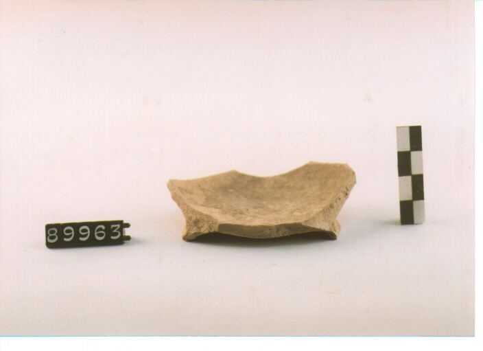 brocchetta/ fondo - AMBITO LOCALE (secc. V/ IV a.C)