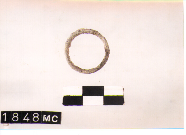 ANELLO DA SOSPENSIONE - CULTURA TOMBE A FOSSA (SECC. IX/VIII A.C)