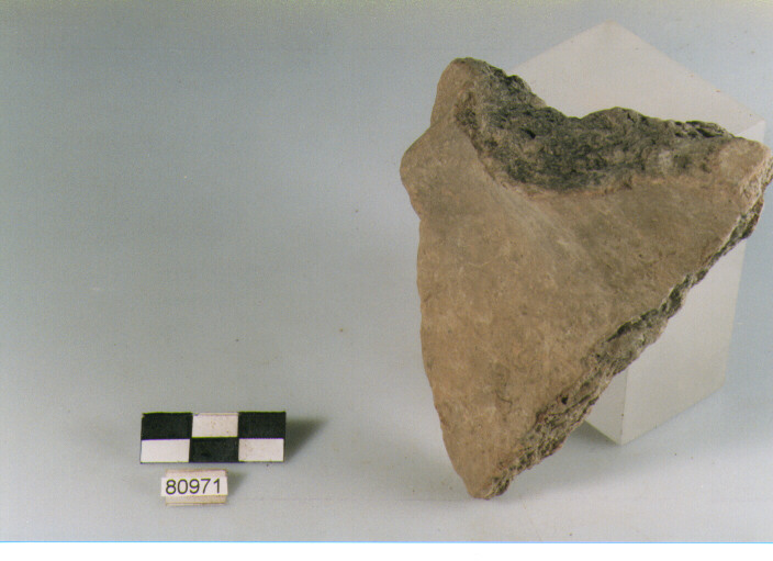 parete cordonata, pareti con prese e attacchi di prese, Archi (BF/ prima età del Ferro)