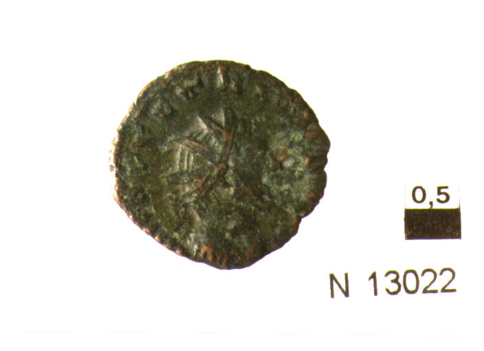 R/ busto radiato di imperatore non identificabile a destra; V/ figura femminile (Felicitas?) drappeggiata a destra con ancora (moneta, antoniniano) (sec. III d.C)