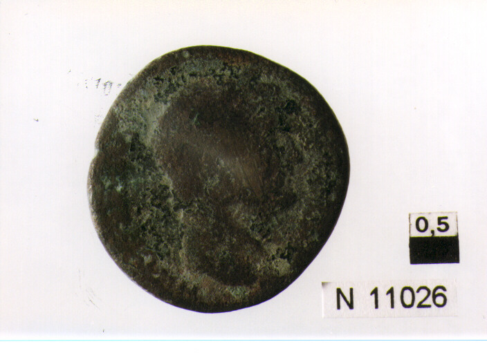 R/ testa di Adriano a destra; V/ Liberalitas (?) drappeggiata stante a destra (moneta, asse) (sec. II d.C)