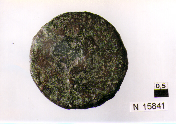 R/ Pietas velata e drappeggiata seduta a sinistra con patera; V/ tempio esastilo davanti al quale Gaio velato e togato sacrifica con patera su altare un attendente porta un toro sull'altare, l'altro la patera (moneta, sesterzio) (sec. I a.C)