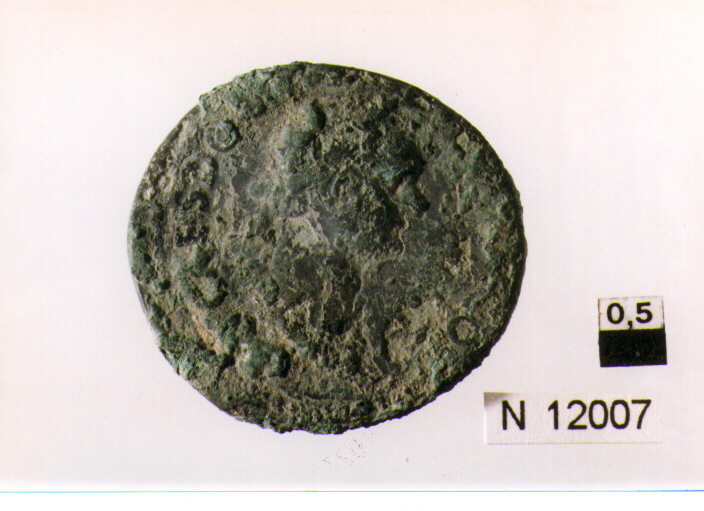 R/ testa laureata di Domiziano a destra; V/ altare (moneta, asse) (sec. I d.C)