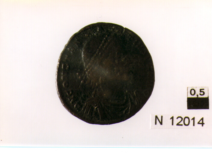 R/ busto drappeggiato corazzato e diademato di imperatore Costanzo II a destra; V/ imperatore a sinistra in abiti militari colpisce con lancia cavaliere caduto (moneta, follis) (sec. IV d.C)