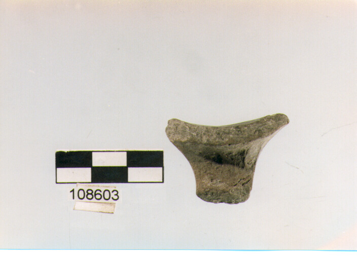 ansa verticale a nastro, anse verticali tipo 2, Grotta Sant'Angelo (età del bronzo)