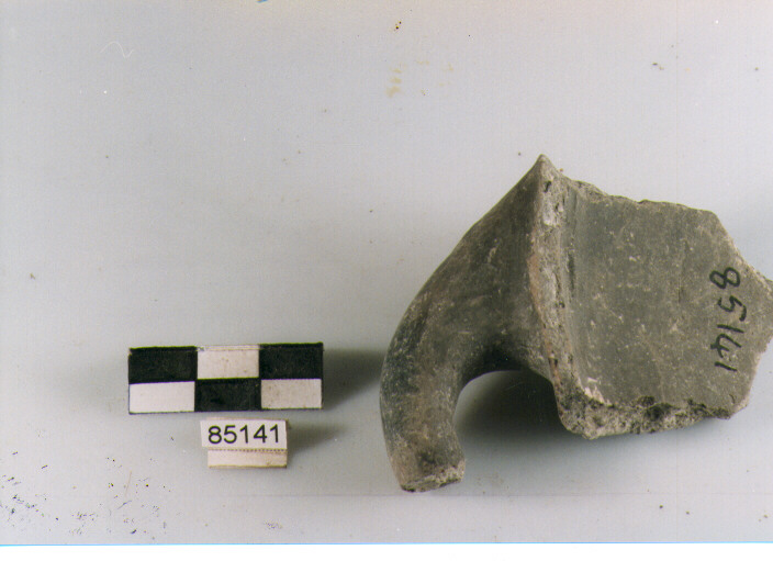 ansa a maniglia, anse a maniglia, tipo 1A, Archi (BF/ prima età del Ferro)