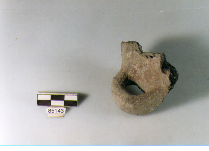 ansa verticale a nastro, ansa verticale a nastro, Archi (BF/ prima età del Ferro)