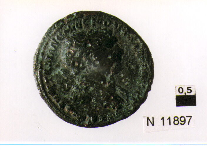 R/ busto drappeggiato e laureato di Traiano a destra; V/ Aequitas stante a sinistra con bilancia e cornucopia (moneta, asse) (sec. II d.C)