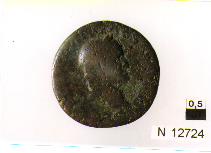 R/ testa di Vespasiano(?) a destra; V/ aquila del legionario tra due stendardi (moneta, asse) (sec. I d.C)