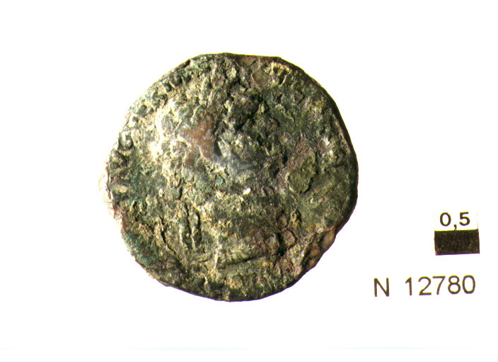 R/ testa di Domiziano laureato a destra; V/ Fortuna stante a sinistra concornucopia ed ancora (moneta, asse) (sec. I d.C)