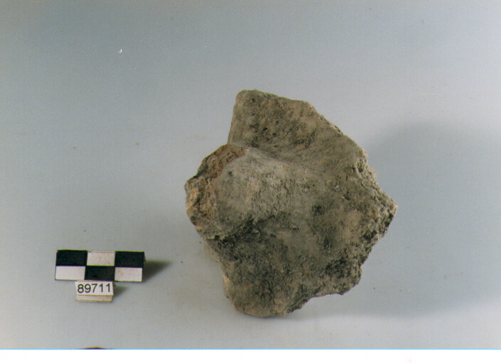 parete cordonata, pareti con prese e attacchi di prese, Archi (BF/ prima età del Ferro)