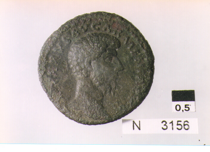 R: busto di Lucio Vero a destra/ V: Marte che corre verso sinistra con unramo d'olivo nella destra e trofeo nella sinistra (moneta, asse) (sec. II d.C)