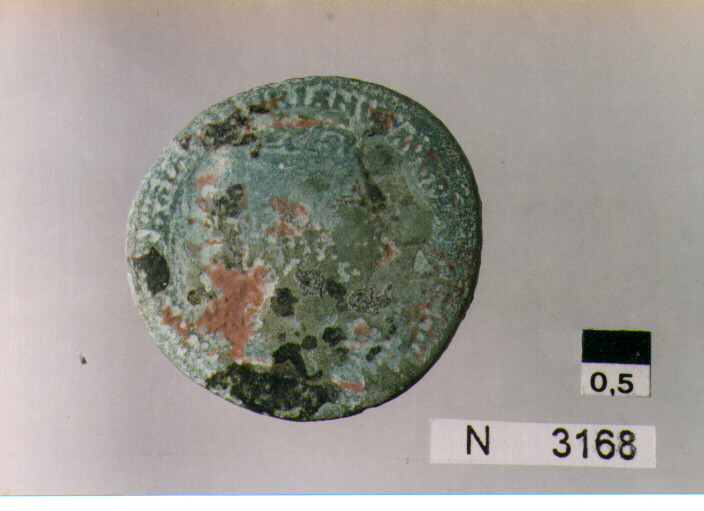 R: busto di Adriano(?) a destra/ V: non id (moneta, asse) (sec. II d.C)