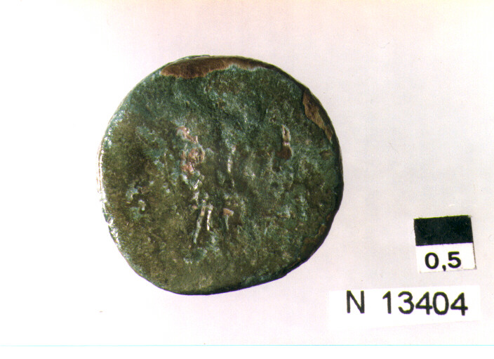 R: testa di imperatore non identificato laureato a destra/V: figura maschile stante a destra; S C ai lati (moneta, asse) (età imperiale)