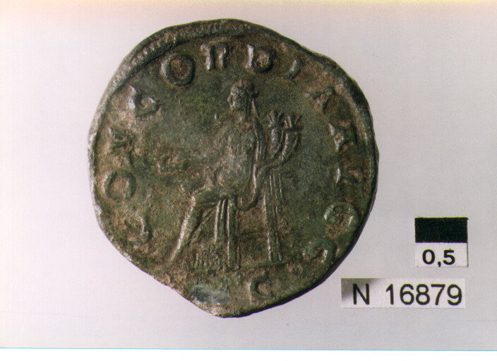 R: busto di n.c. Pupieno laureato drappeggiato e corazzato a destra/ V: Concordia a sinistra seduta con patera e doppia cornucopia (moneta, sesterzio) (sec. III d.C)