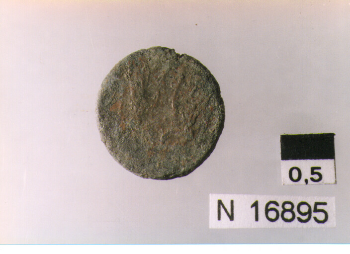 R: non id./ V: due soldati (moneta, nummus) (secc. IV/ V d.C)