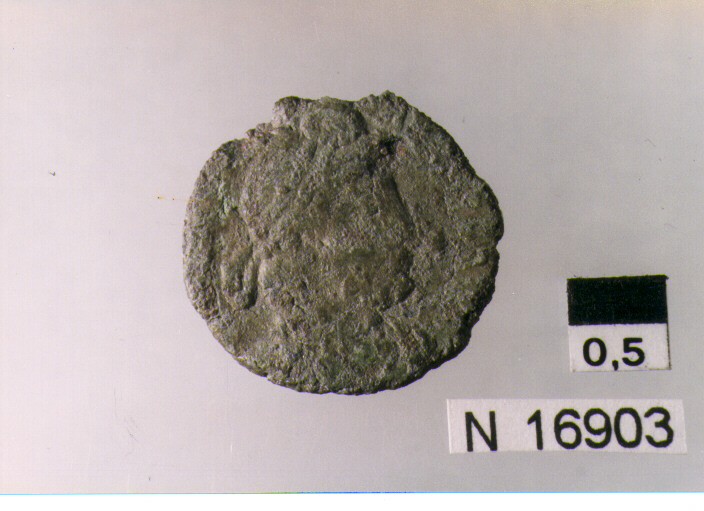 R: busto di imperatore diademato a destra/ V: vittoria alata stante (moneta, follis) (secc. III/ IV d.C)