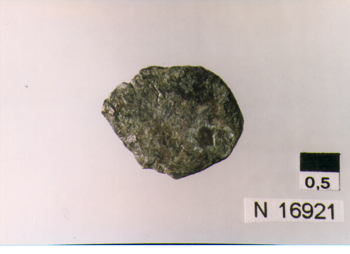 R: illegibile / V: altare (moneta, follis) (sec. IV d.C)